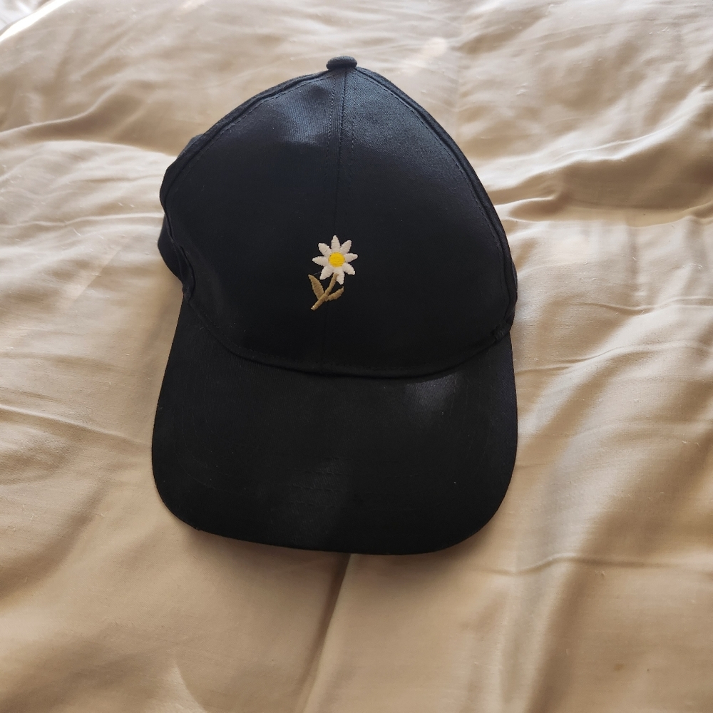 ASOS Design Black daisy baseball cap + FREE BEAUTY GIFT 🪷